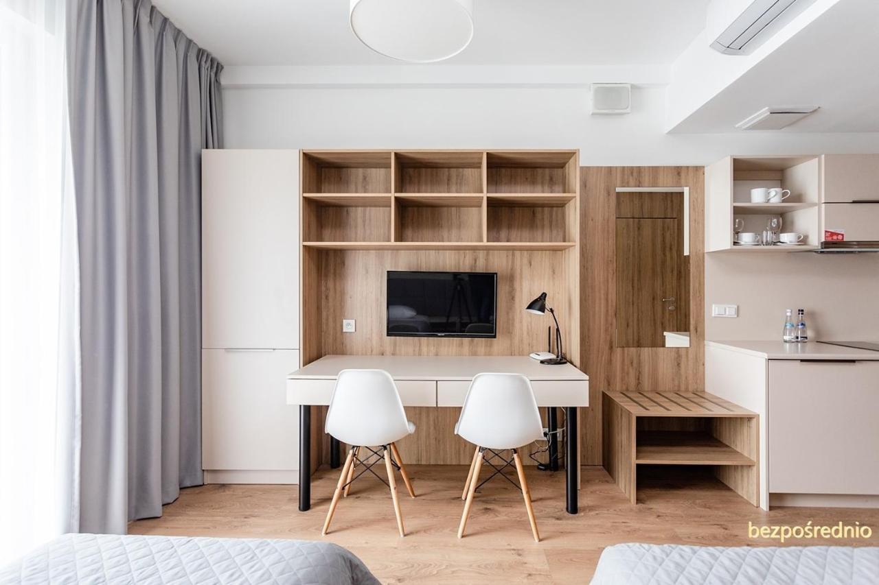 W Warszawie Dedykowany Parking Podziemny W Cenie, Wifi, Blisko Centrum New In Finished To A High Specification Fitted Out To A High Standard On The 7th Floor, Wifi, Underground Parking Price Included Varšava