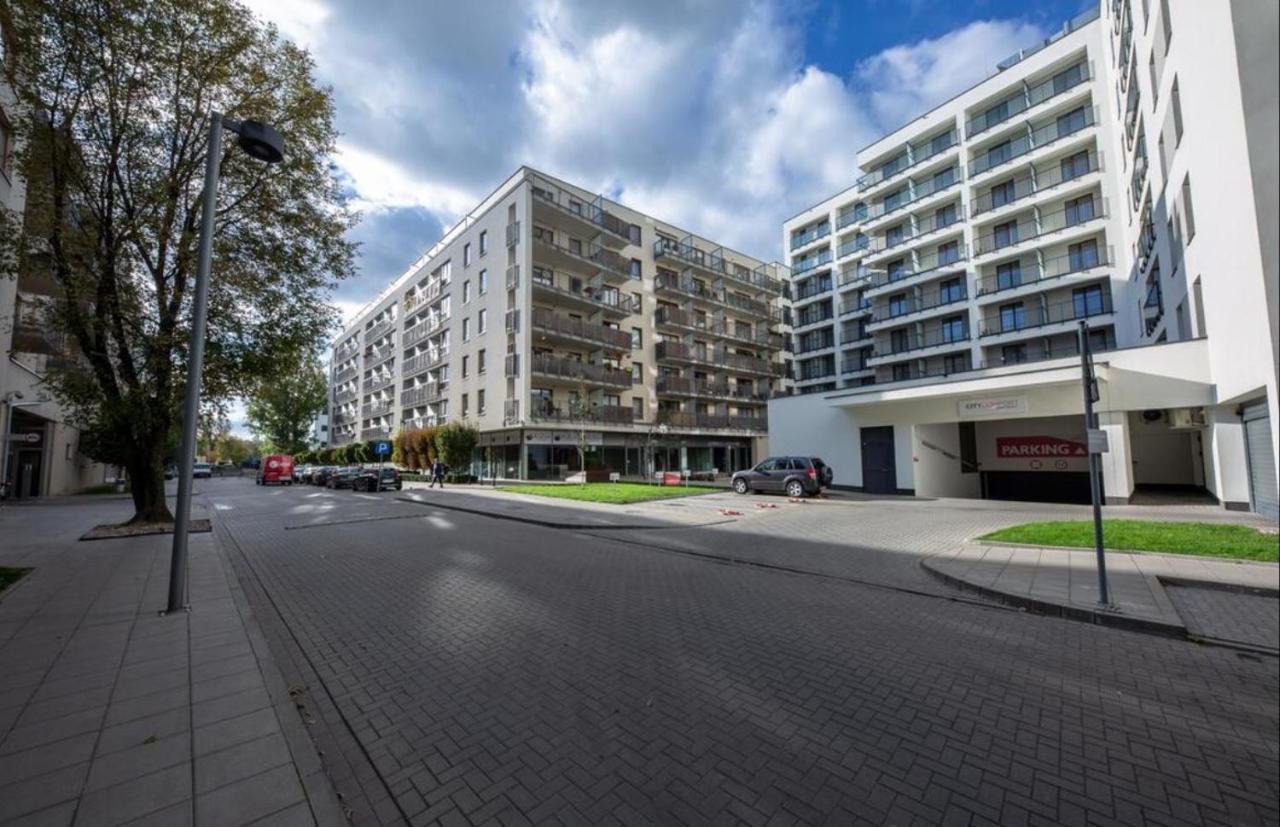 W Warszawie Dedykowany Parking Podziemny W Cenie, Wifi, Ac, Blisko Centrum New In Finished To A High Specification Fitted Out To A High Standard On The 7th Floor, Wifi, Underground Parking Price Included * Warschau